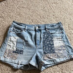 American Eagle shorts with patch design